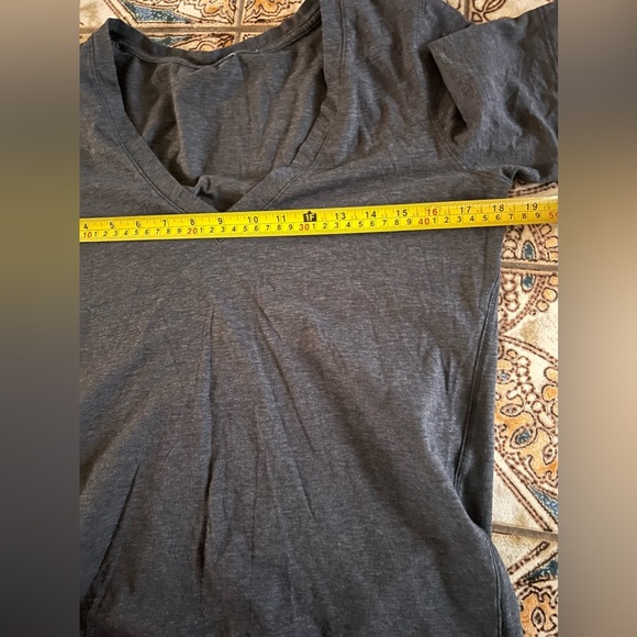 Lululemon heathered deep gray Short Sleeve t shirt v neck - Picture 6 of 7